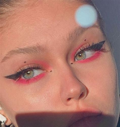 Стрелки | Makeup eyeliner, Creative makeup looks, Edgy makeup