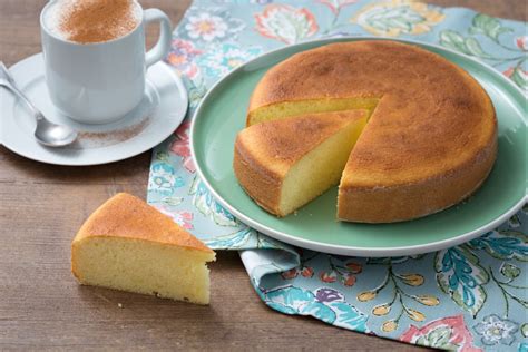 Hot milk sponge cake - Italian recipes by GialloZafferano