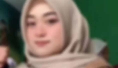 Lihat Video Viral Bu Guru Salsa di TikTok saat Puasa, Pahalanya Apakah ...