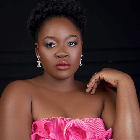 Veduwe! Him ati ari kuenda ku JP Album Launch — but why is he bathing