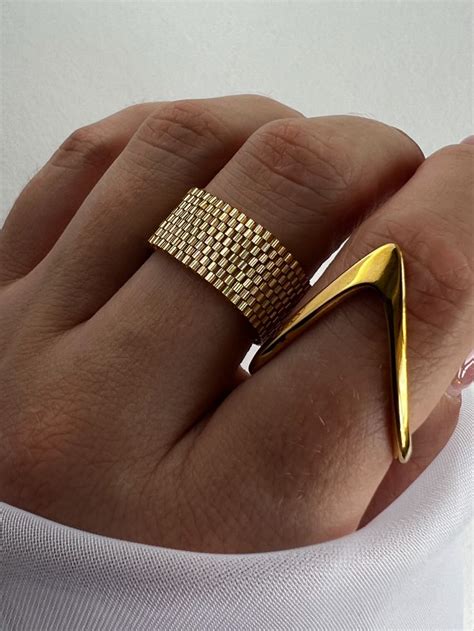 Кольцо из бисера 15/0 шестигранный | Stylish jewelry accessories, Bead ...