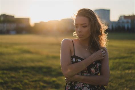 Shoot Better Golden Hour Portraits by Harnessing the Sun | PetaPixel