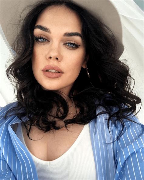 Sofiya, 29 yrs.old from Eastern Europe: My family and friends say I'm a