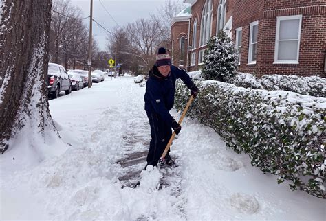 Coast along Virginia and the Carolina's gets snow, ice | The Independent