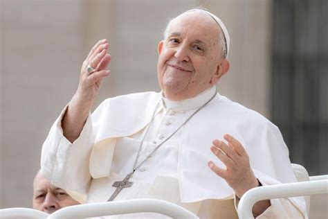 Pope Francis Celebrates Mass and Records ‘Popecast’ for 10th ...