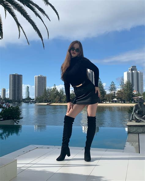 Starlet Arcade: isabella110022 Isabella Ardley