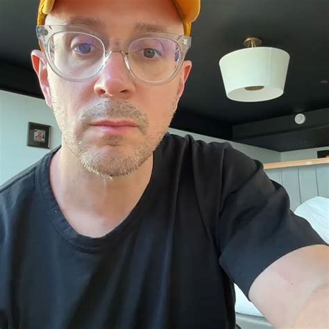 Blue's Clues' Steve Burns Checks in With Fans in Emotional Vid