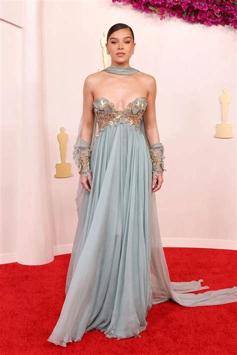 Oscars 2024 Red Carpet: All of the Fashion, Outfits, and Looks in 2024 ...