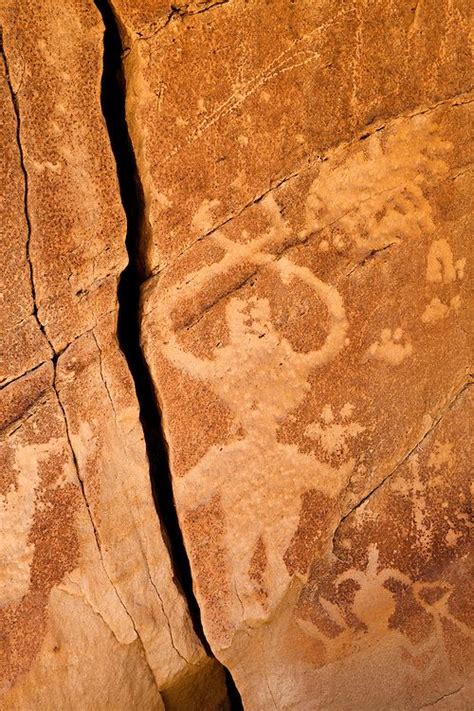 Petroglyphs of the Dinetah, the ancestors of the Navajo people. Largo ...