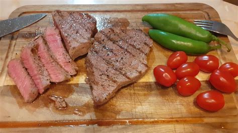 ТЕЛЕШКИ СТЕК НА ГРИЛ ТИГАН. ( BEEF STEAK - Quick recipe) - YouTube