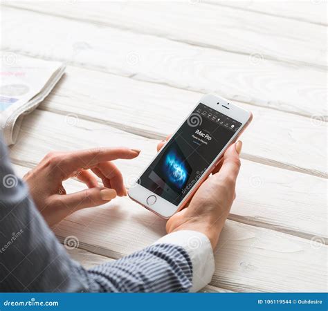 Woman hold Iphone 6 editorial stock image. Image of woman - 106119544