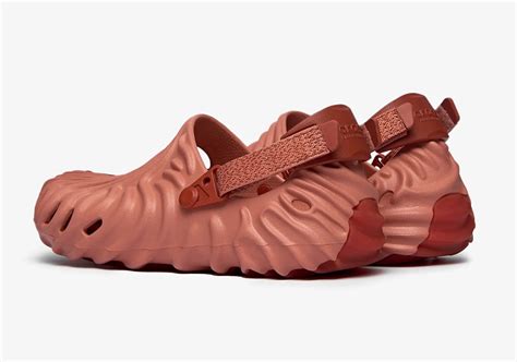 Salehe Bembury Segue Mostrando Novos Crocs | SneakersBR - Lifestyle ...