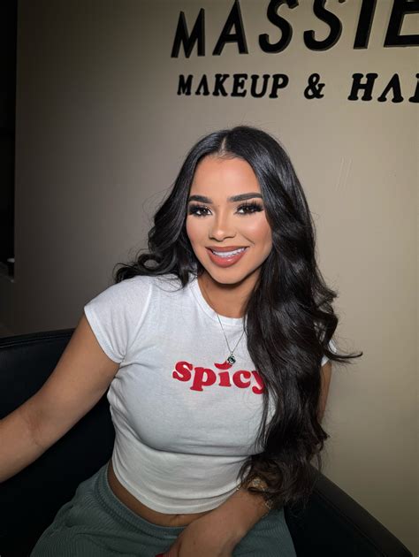 Rosairis Toribio | @fashionNova Un buen día trae Felicidad🤍 Que