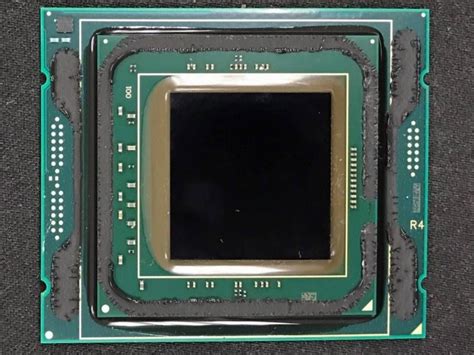 Фото дня: кристалл процессора Intel Core i9-7920X
