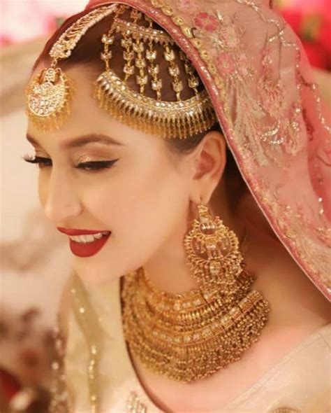 Naimal Khawar Sister Fiza Khawar Wedding Pictures And Videos ...