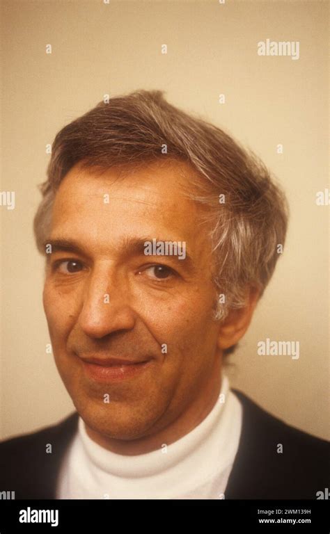 3827317 Vladimir Ashkenazy; (add.info.: Pianist and conductor Vladimir ...