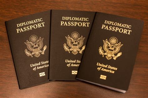 Дипломатический паспорт как получить? Что такое дипломатический паспорт ...