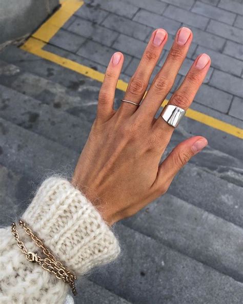 Маникюр без покрытия — это красиво | Natural nails manicure, Classy ...