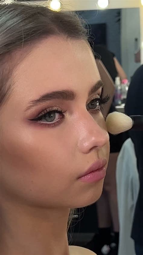 Випускний урок базового курсу макіяж в школі макіяжу MAKE ME UP Studio ...