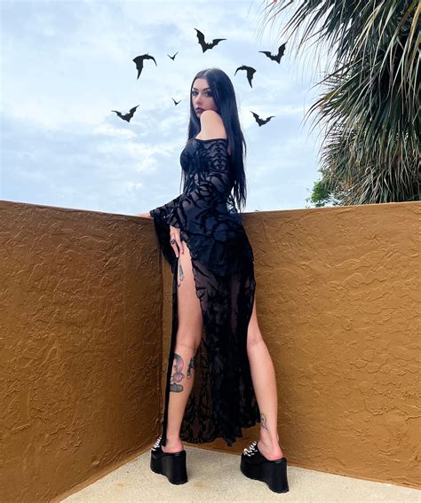 ཐི⋆NESSI⋆ཋྀ ˚₊‧⁺ | vamp season no matter the weather🧛🏻‍♀️🕸️ fit from