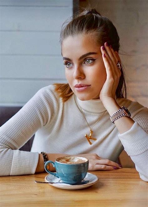 Coffee Shop Photography, Selfie Photography, Portrait Photography Poses ...
